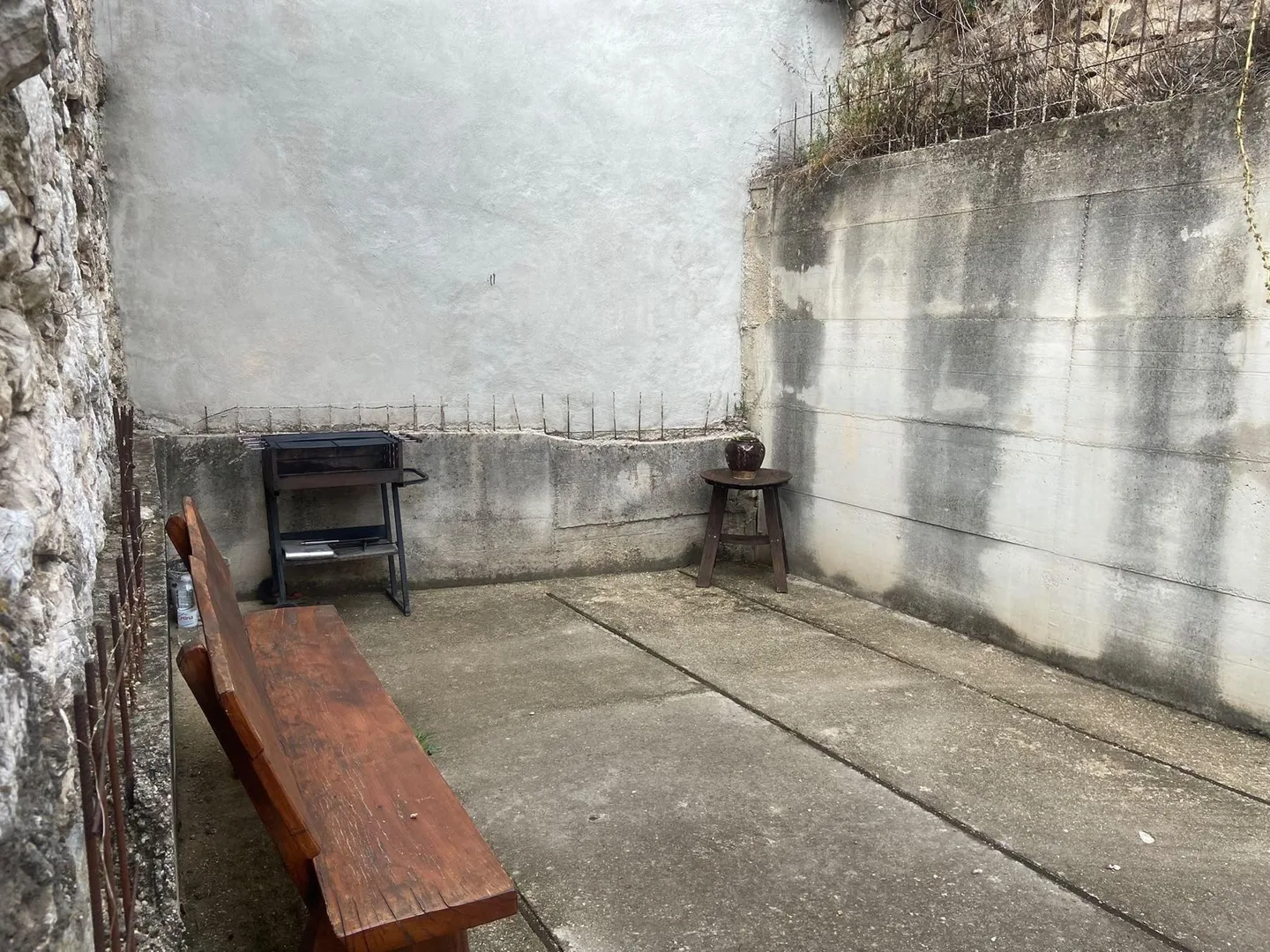 The bench, the grill and a small table inside the ruin