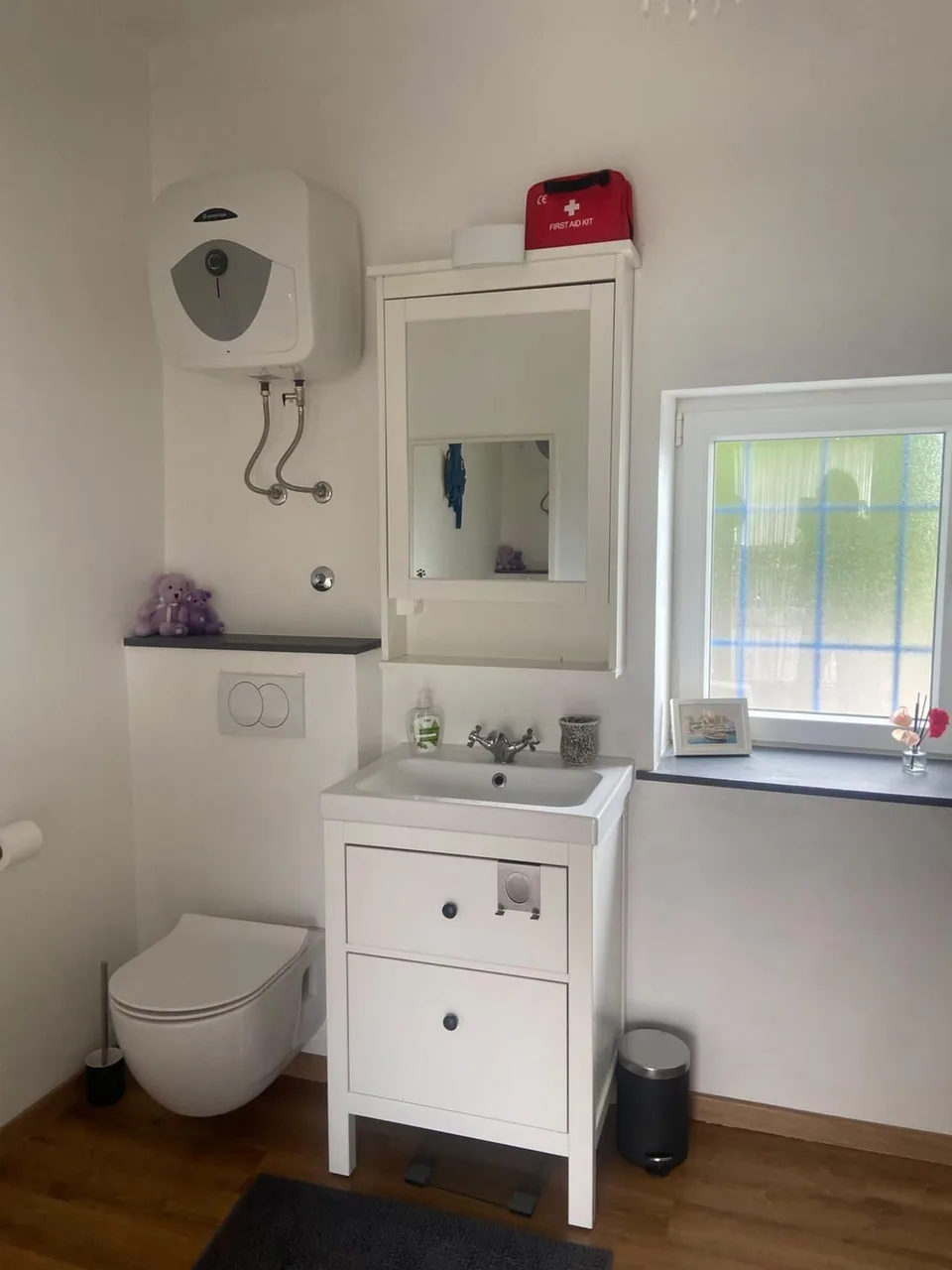 Washbasin, mirror and a window